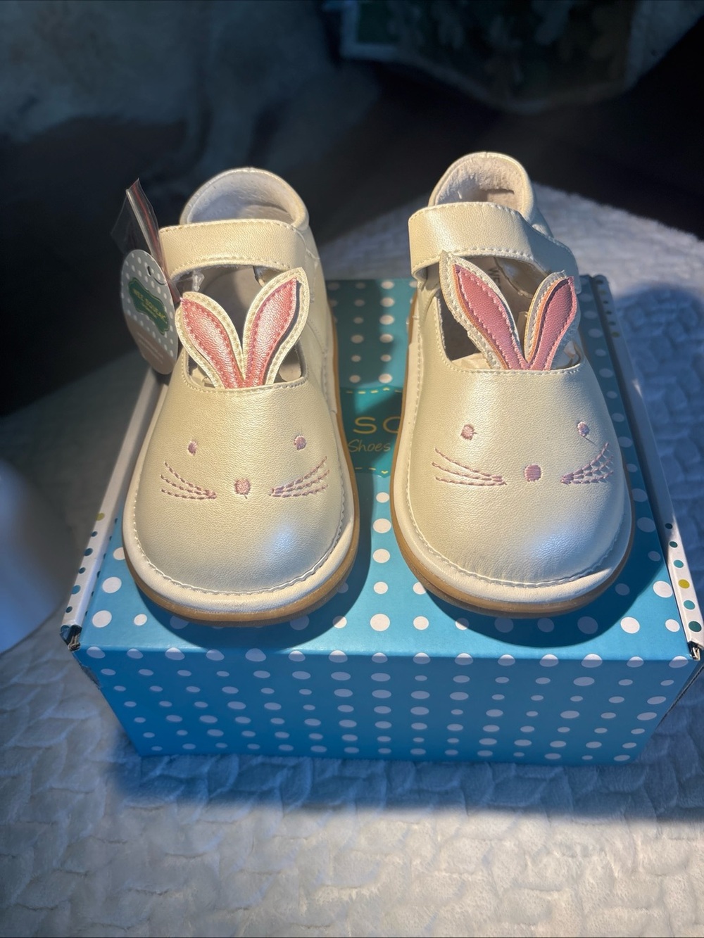 Wee Squeak Toddler Bunny Mary Jane Shoes Cream with Pink NIB size 10, or 11.